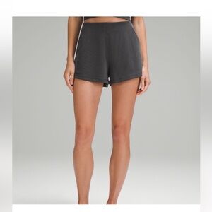 Lululemon Ribbed Softstreme High-Rise
Short 2"